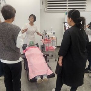 講習会で、額のシワ、眉間のシワが消えた？