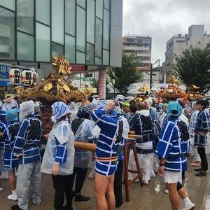 下北沢で雨の中、お祭り！